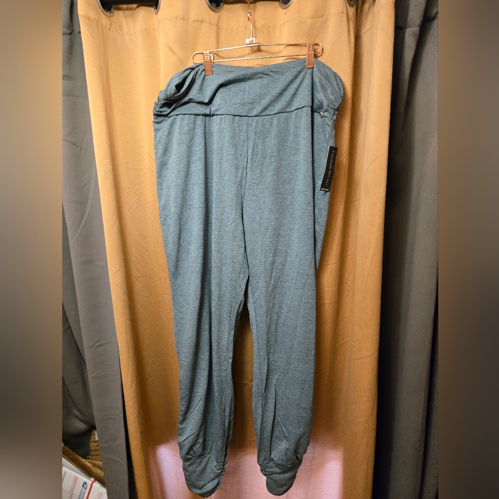 New Tahari 3x heathered teal joggers